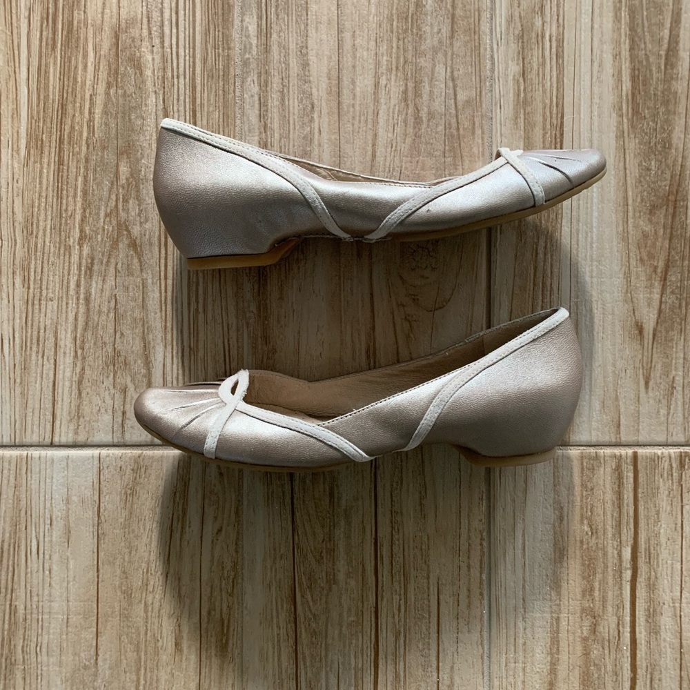 Kenneth Cole REACTION tan Pretty Bard flats Size 6M EUC